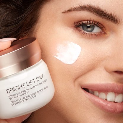 KIKO Milano Bright Lift Day | Crema De Día Efecto Lifting E Iluminadora Con Colágeno Marino - Spf 15